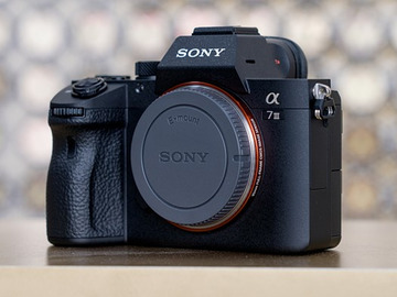 Sony A7 iii + 2x64GB cards + 2 batteries