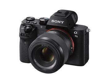 Sony A7III with 50mm 1.8 + 3 batteries + 1 SD card 128GB
